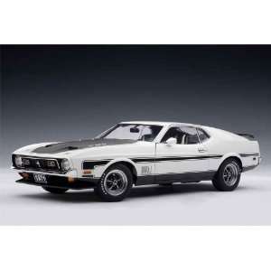  1971 Ford Mustang MACH I Fastback 1/18 White Toys & Games