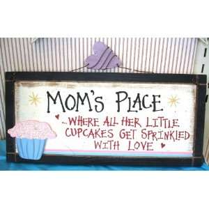  Moms Place Cupcake Plaque Decorative Love Wooden: Home 