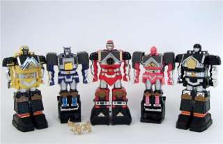   morphs from FIVE ShogunZords into the mighty Deluxe Shogun Megazord