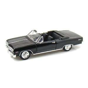    1965 Chevy Chevelle Malibu Convertible 1/24   Black: Toys & Games