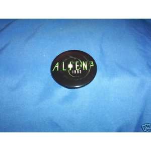  ALIEN 3 AVP PROMOTIONAL MOVIE BUTTON PIN 1992 Everything 