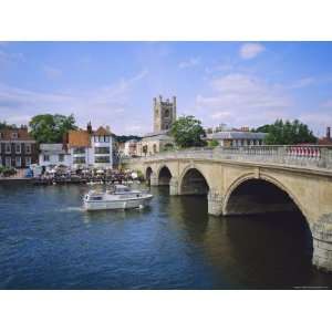 Henley on Thames, Bridge and River Boat, Oxfordshire, England Premium 