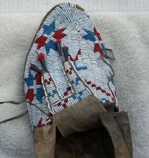 Late 1800s Early 1900s Sioux Indian Single Full Beaded Hide Moccasin 