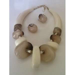  Ivy Tusk Like Stone Necklace with Earrings (3 pc set 