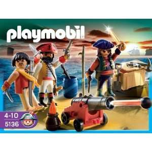  Playmobil Pirates Commander with Armory 5136: Toys & Games