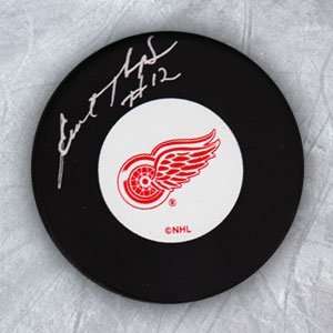  ERROL THOMPSON Detroit Red Wings Autographed Hockey PUCK 