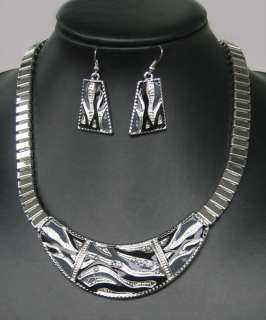 FASHION STYLE SILVER PLATED ENAMEL CRYSTAL NECKLACE EARRING SET  