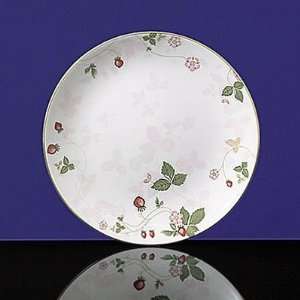  Wild Strawberry 8 Pink Coupe Plate [Set of 4]