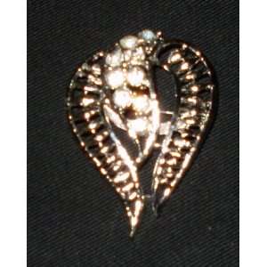    Vintage Heart Shaped Rhinestone Brooch pin 