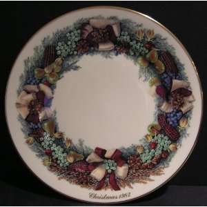   Colonial Christmas 1982 Massachusett Wreath Plate