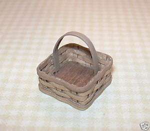 Chandronnait Small Square Basket: DOLLHOUSE Miniatures  