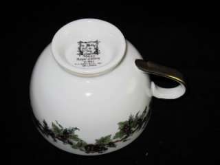  Royal Gallery THE HOLLY AND THE IVY Cup & Saucer  
