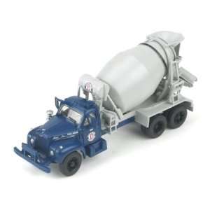    HO RTR Mack B Cement Truck, Ready Mix Concrete Toys & Games