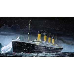    Revell Germany 1/1200 RMS Titanic Ocean Liner Kit Toys & Games